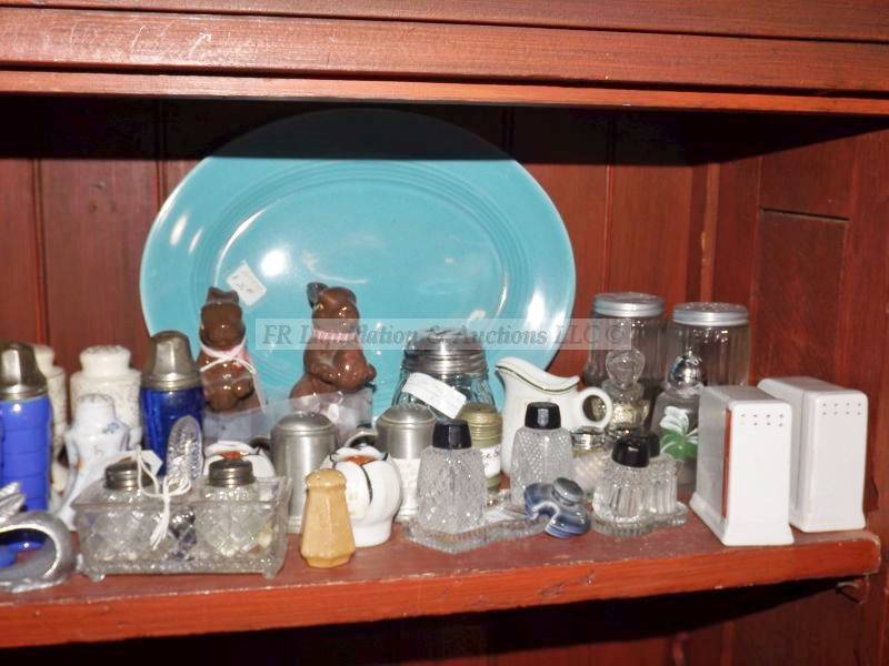 lot 696 image: Classic collectable salt & pepper shakers