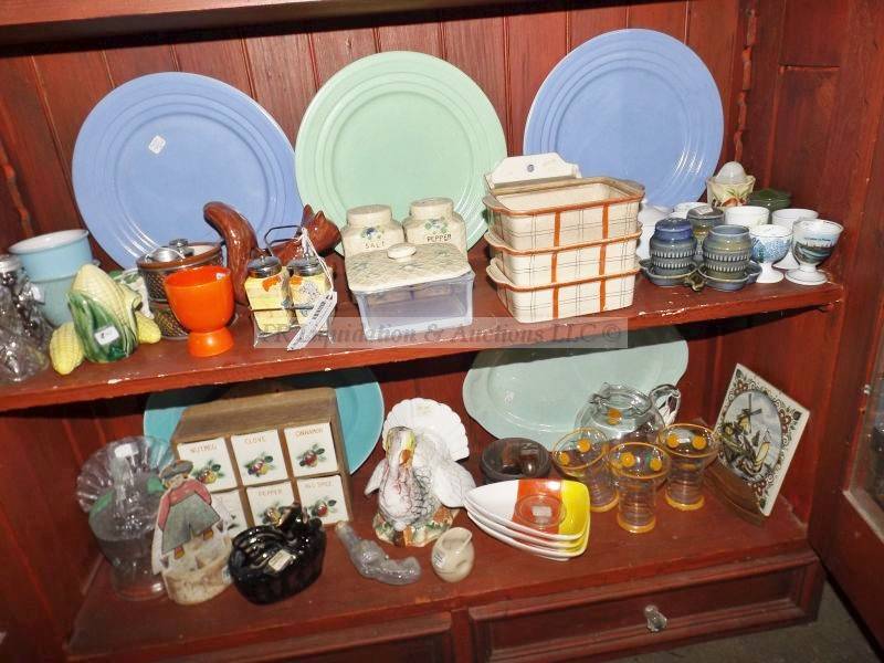 lot 697 image: Vintage ceramic pottery