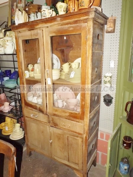 lot 687 image: Antique pie safe