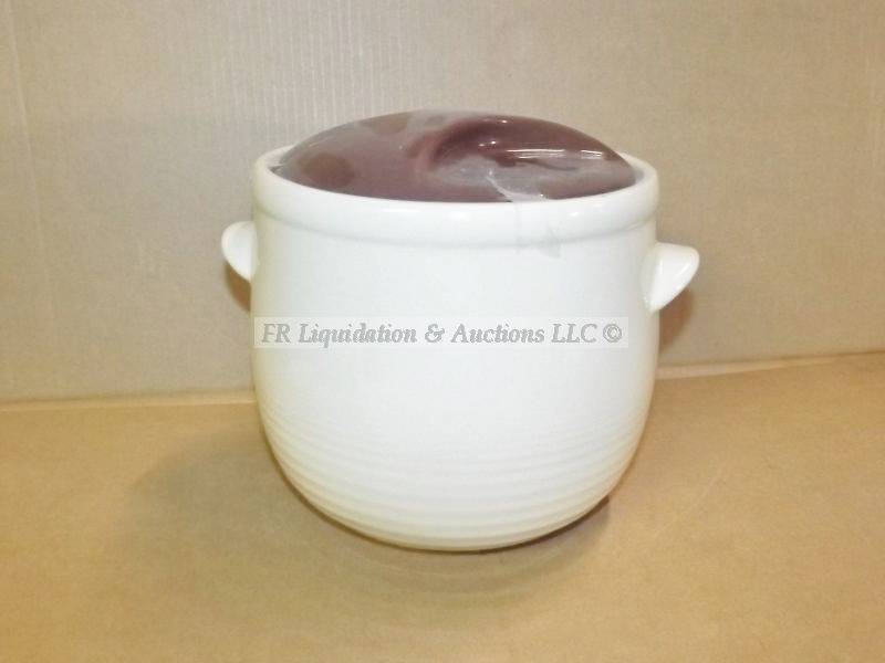 lot 711 image: Vintage McCoy bean pot