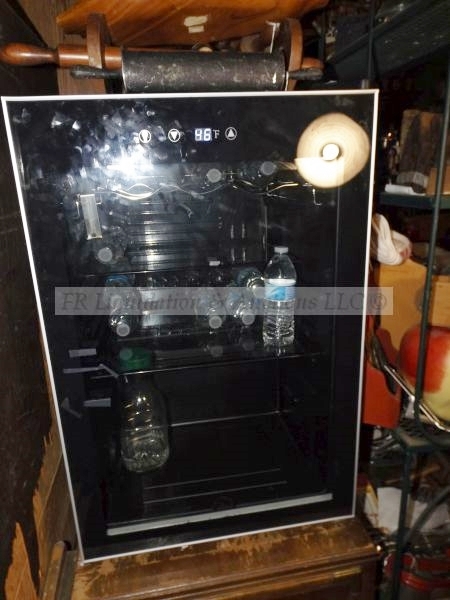 lot 661 image: Igloo Beveragewine center with wood stand