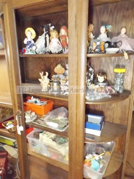 lot 656 image: Ceramics, figurines, buttons, marbles