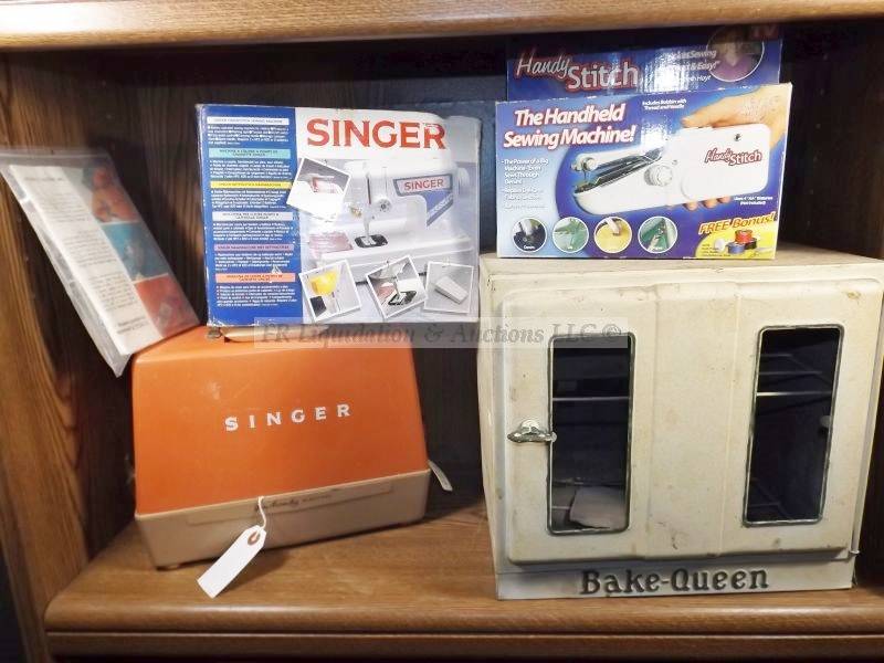 lot 645 image: Singer sewing machine, Handy Stitch plus