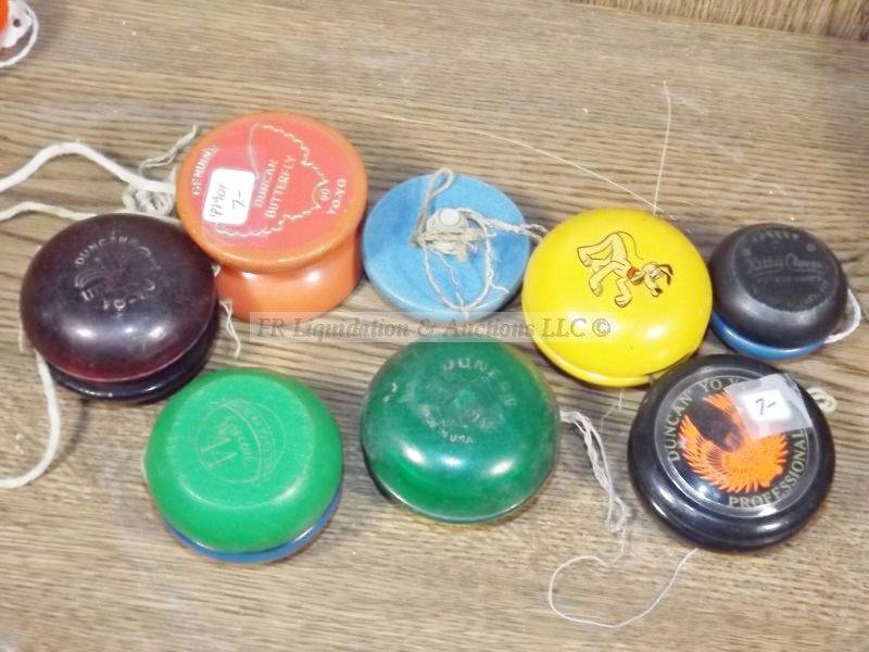 lot 651 image: Vintage Yo yo selection