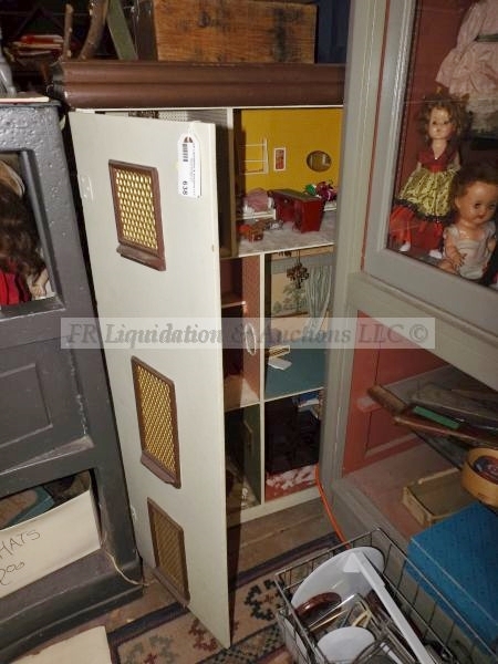 lot 638 image: Hand made doll house & furniture