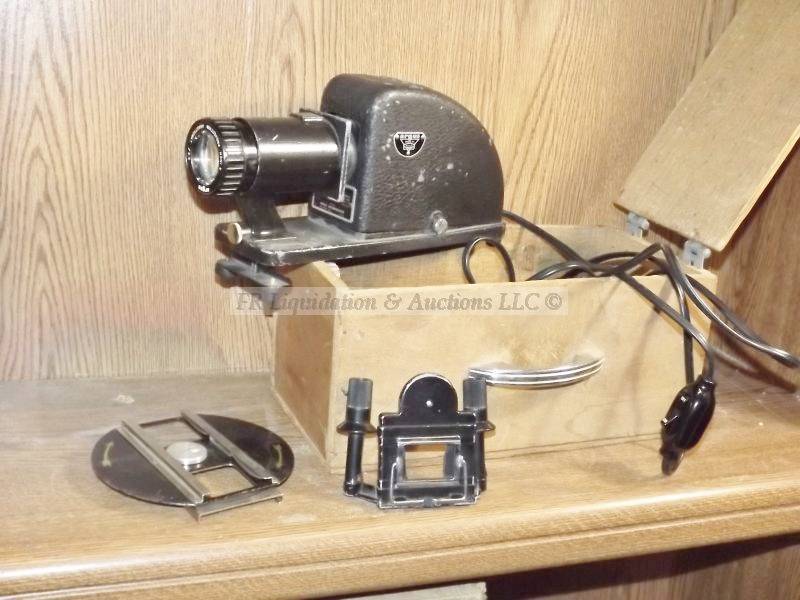 lot 550 image: Vintage Argus slide projector in case