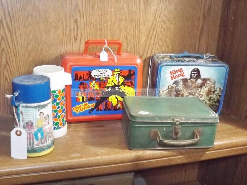lot 635 image: Vintage lunch boxes
