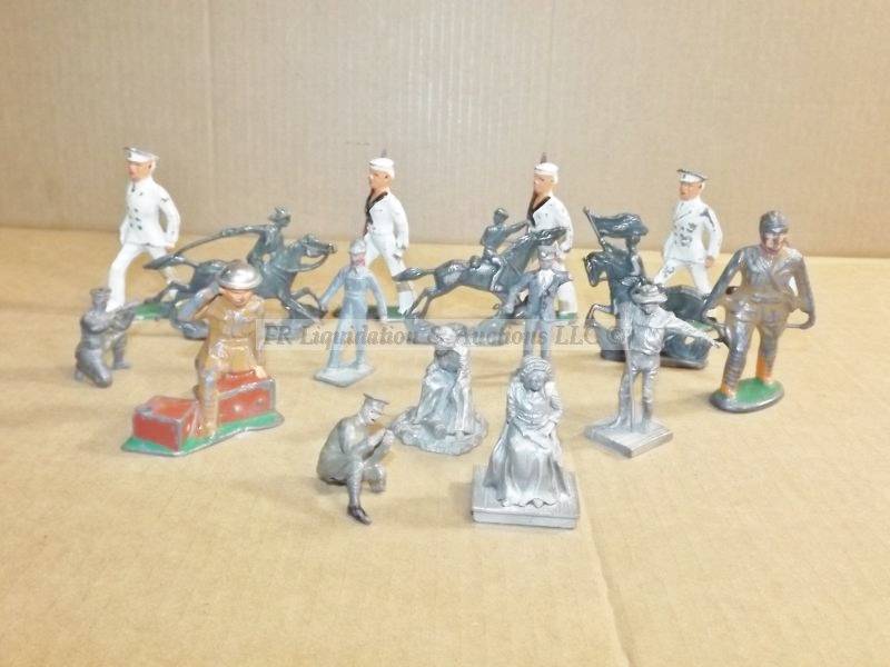 lot 621 image: Antique world war 1 metal soldiers