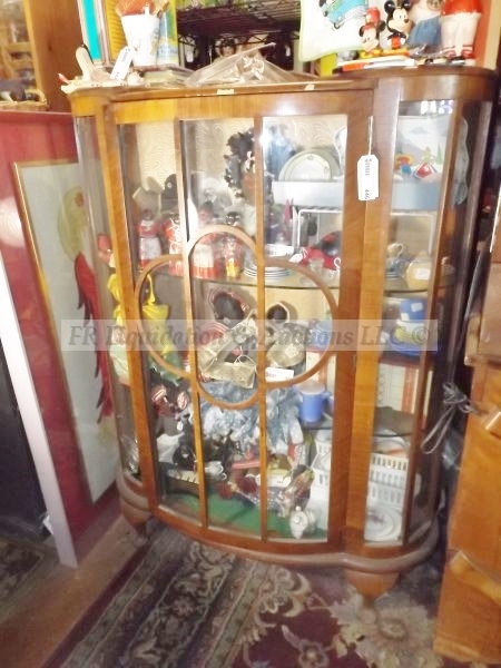 lot 446 image: 1940s walnut wood veneer display case