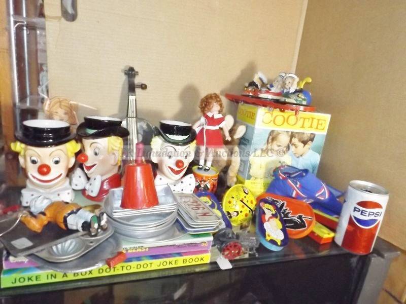 lot 448 image: Vintage toy selection