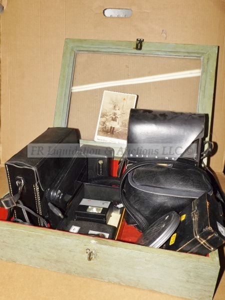 lot 549 image: Camera case selection, hinged display box