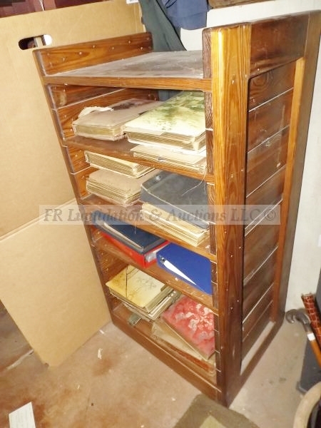 lot 551 image: Victorian and other photo albums, book shelf