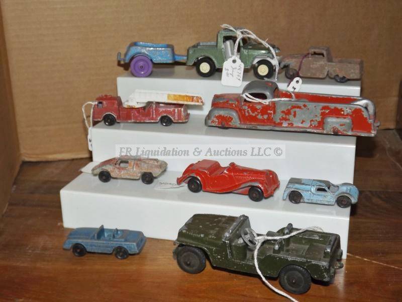 lot 553 image: Tootsie Toy and other vintage cars