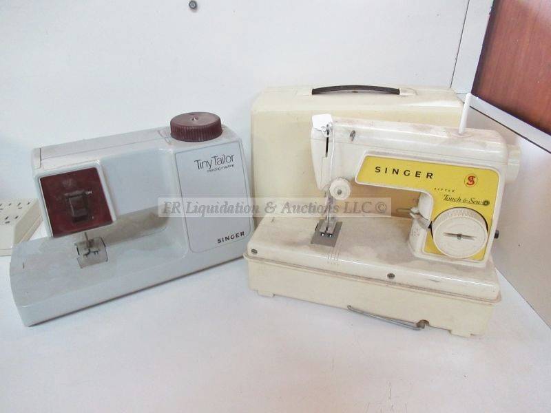 lot 655 image: Singer sewing machines