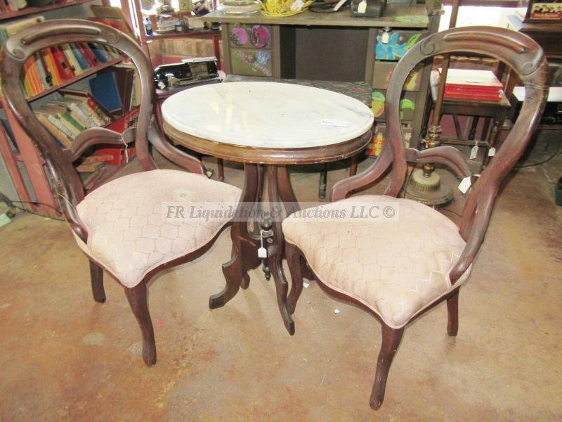 lot 340 image: Late Victorian balloon chairs and oval table