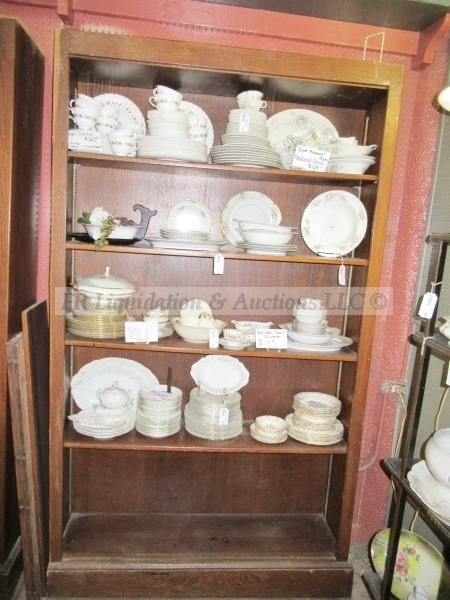 lot 373 image: Display shelf