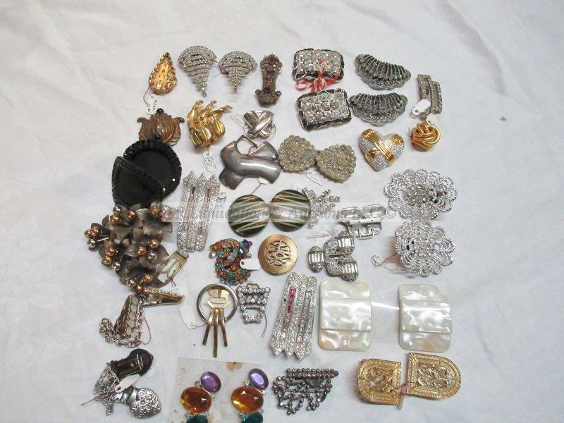 lot 462 image: Shoe clip collection