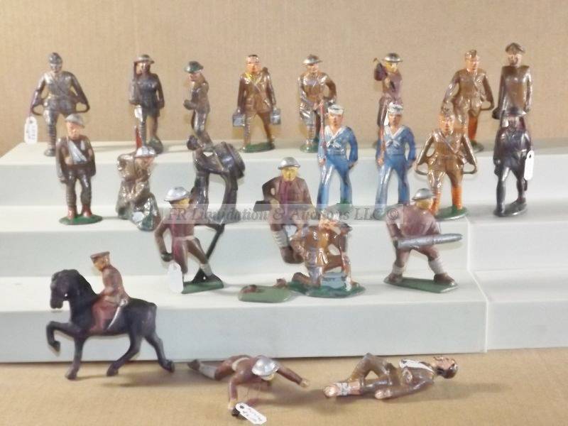 lot 558 image: Antique world war 1 metal soldiers