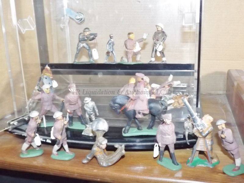 lot 559 image: Antique world war 1 metal soldiers, 22 total