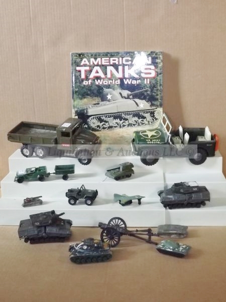 lot 560 image: Vintage military toys