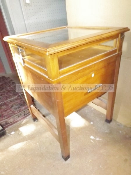 lot 568 image: Maple wood glass top jewelry display cabinet