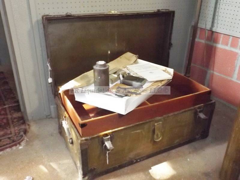 lot 567 image: US military issue foot locker and accessories