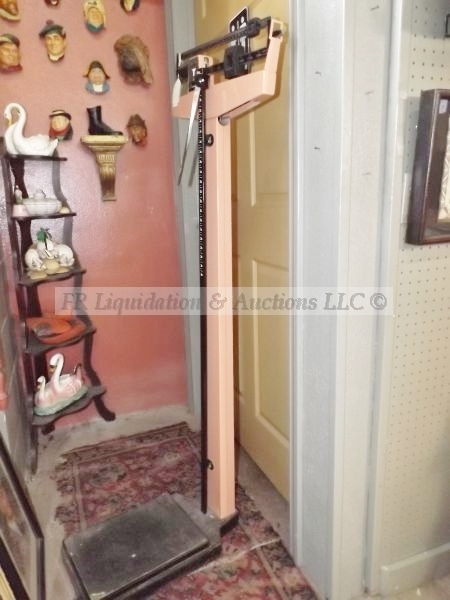 lot 577 image: Vintage physicians scale