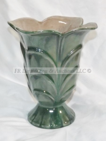 lot 592 image: Vintage Stangl vase