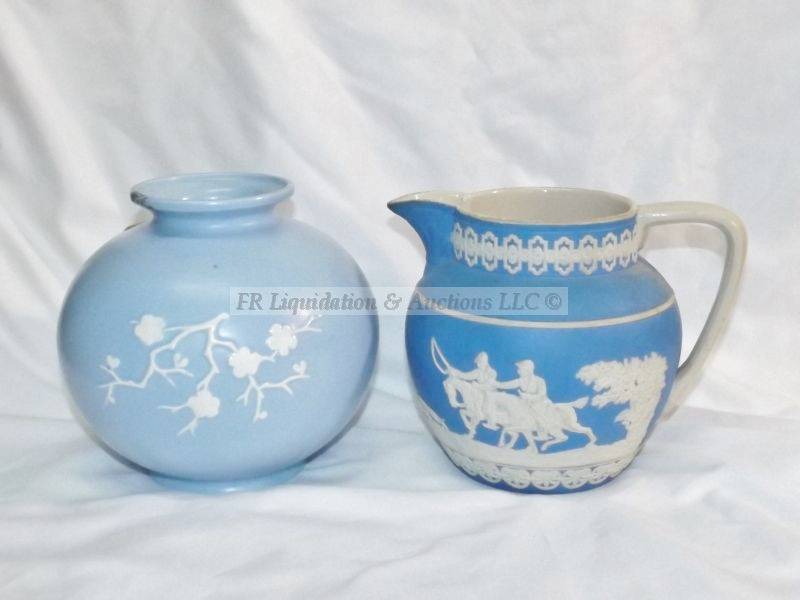 lot 591 image: Genuine Spode pitcher and bulb vase