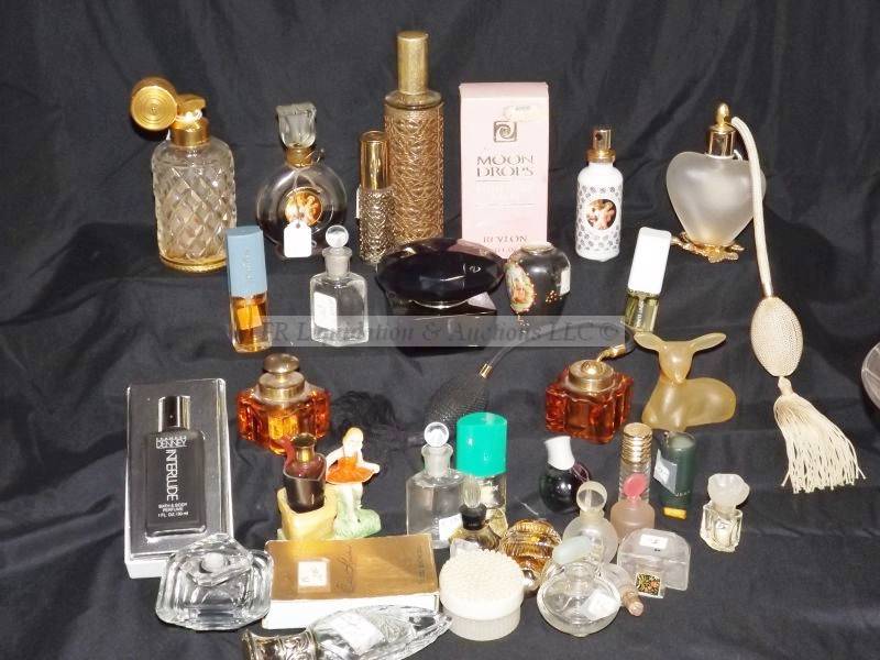 lot 424 image: Vintage perfume collection