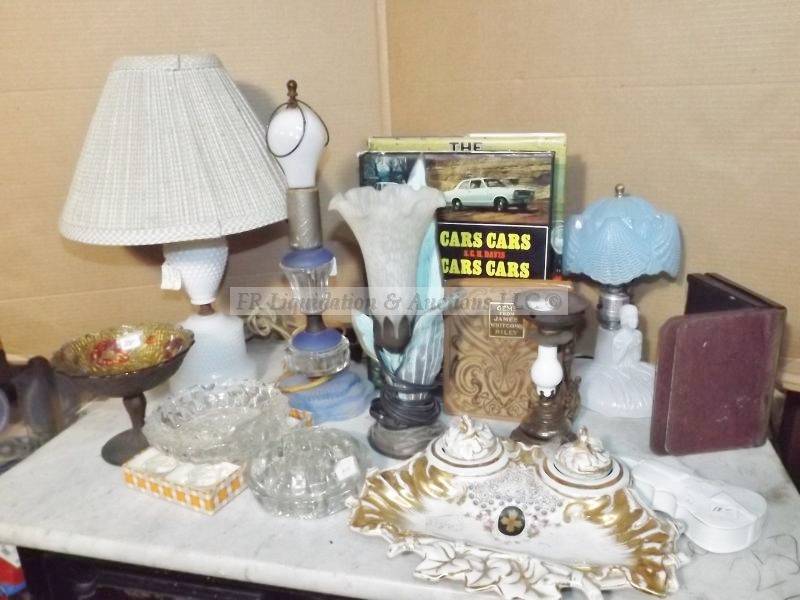 lot 429 image: Various vintage items