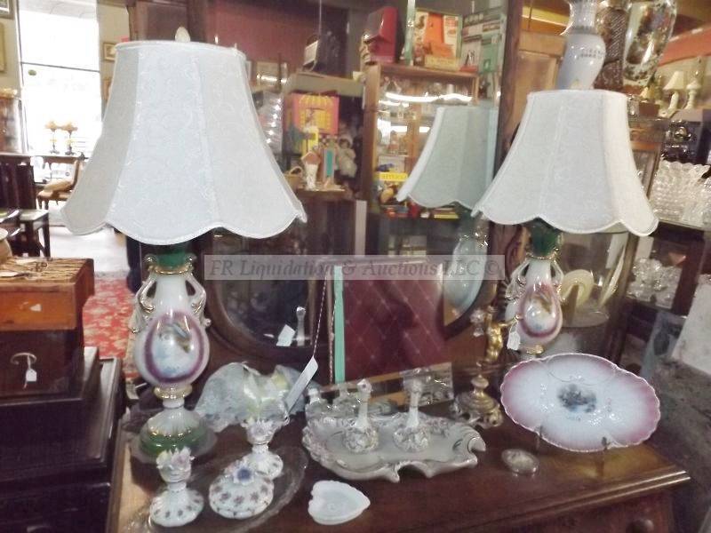 lot 435 image: Matching Victorian theme lamps and ceramic ware