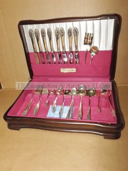 lot 878 image: Community silver plate silverware set
