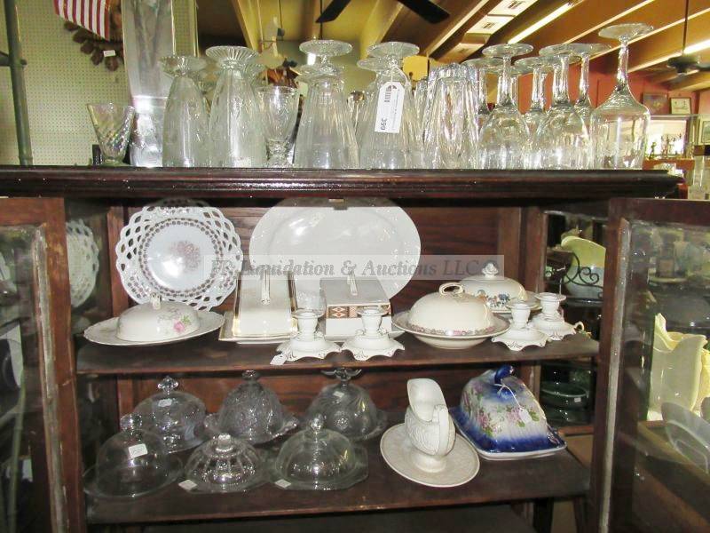 lot 399 image: Vintage glassware & ceramics