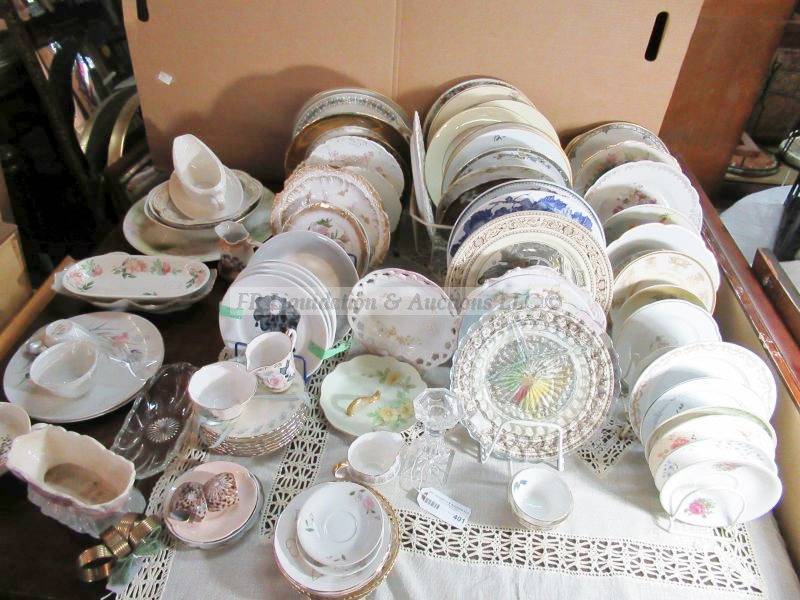 lot 401 image: Assorted ceramic ware
