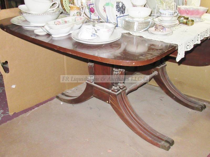lot 402 image: Vintage drop leaf table