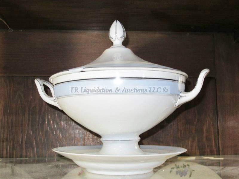lot 405 image: Rosenthal soup tureen