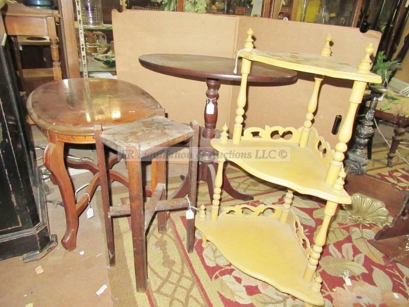 lot 427 image: Various vintage home decor