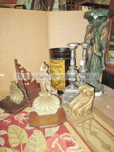 lot 426 image: Various vintage home decor items