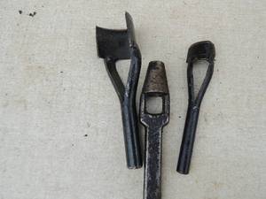 lot 354 image: Leather blades and tools