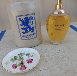 lot 380 image: Lowenbrau Mug Germany     Amara perfume and Minton trinket dish Geranium