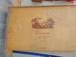 lot 383 image: Wine Box Viansa Sonoma 15x25