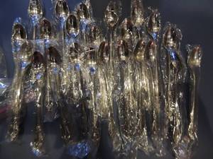 lot 301 image: Distinction by Oneida HH ice tea spoons, x 23