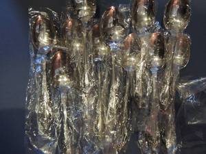lot 321 image: Distinction Deluxe by Oneida HH - Stainless  NIP  - Soup spoons tablespoons x 11