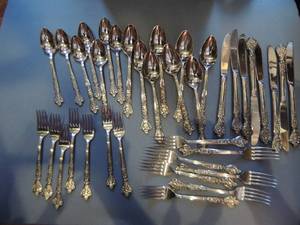lot 315 image: Versailles stainless MSI- Japan - SALAD FORKS X 8, SOUP SPOONS X 8 DINNER FORKS X 7,  SPOONS X 8, KNIVES (HEAVY) X 8  39 PCS