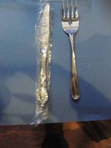 lot 326 image: Oneida Serving Fork USA  & KNIFE - DELUXE