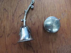 lot 320 image: Richard Hudnut ParisNew York Personal salt shaker  & BELL