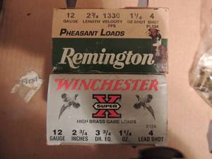 lot 430 image: REMINGTON 12 GA 2 3  4 SHOT 1 BX & WINCHESTER  4 SHOT  1 BOX