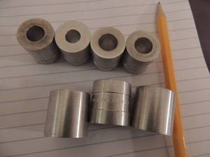 lot 439 image: POWDER BUSHINGS #363,  450  426, 468  & 1 OZ,  118OZ  1 14OZ