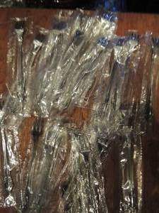 lot 323 image: Distinction Deluxe by Oneida HH - Stainless  NIP  -Pickle  forks x 22